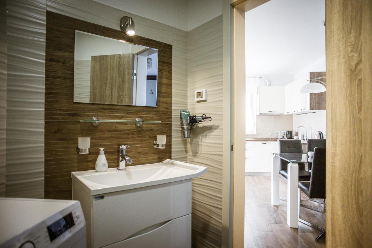 Marco Apartments Fazana Bagian luar foto