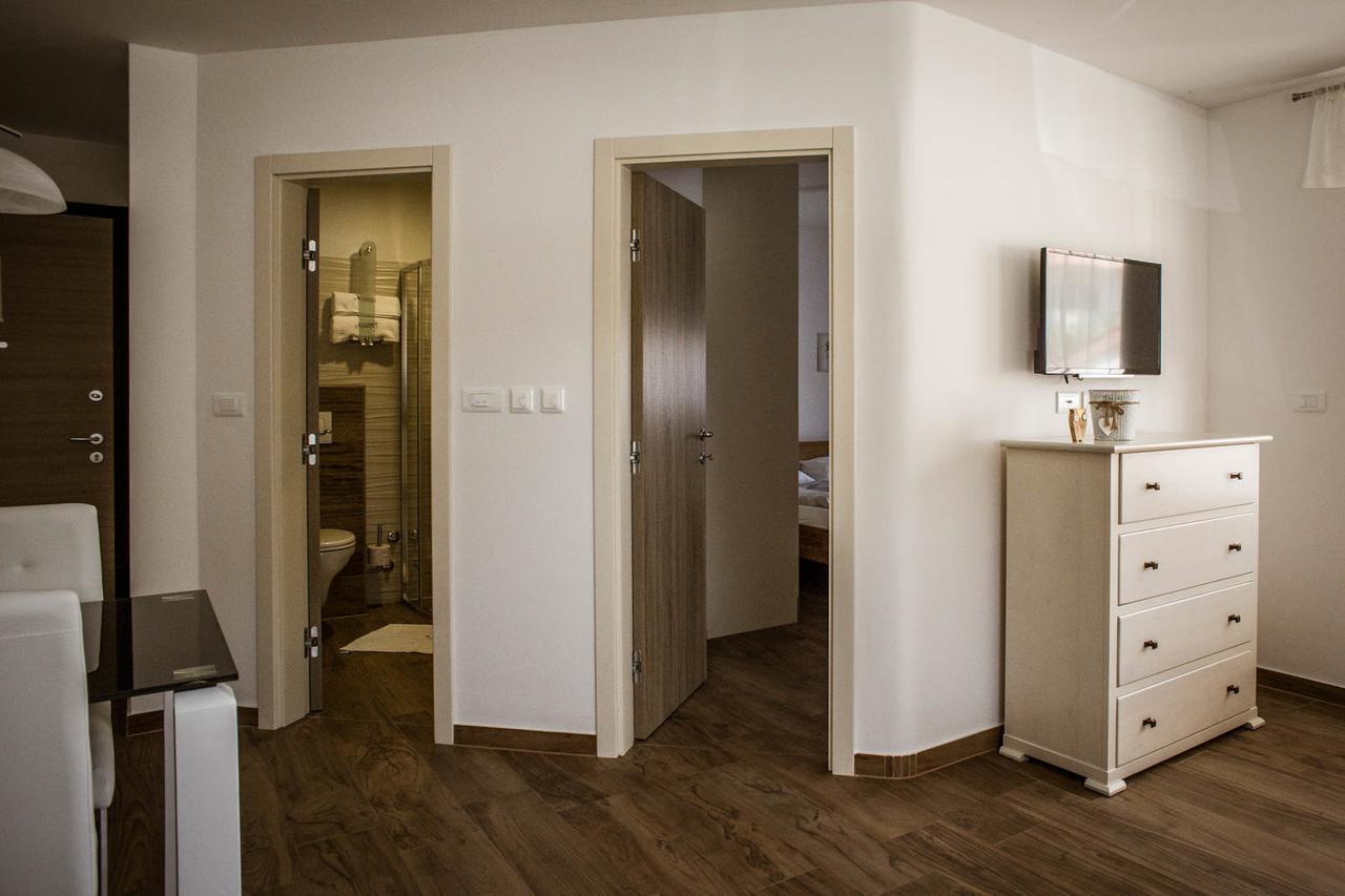 Marco Apartments Fazana Bagian luar foto