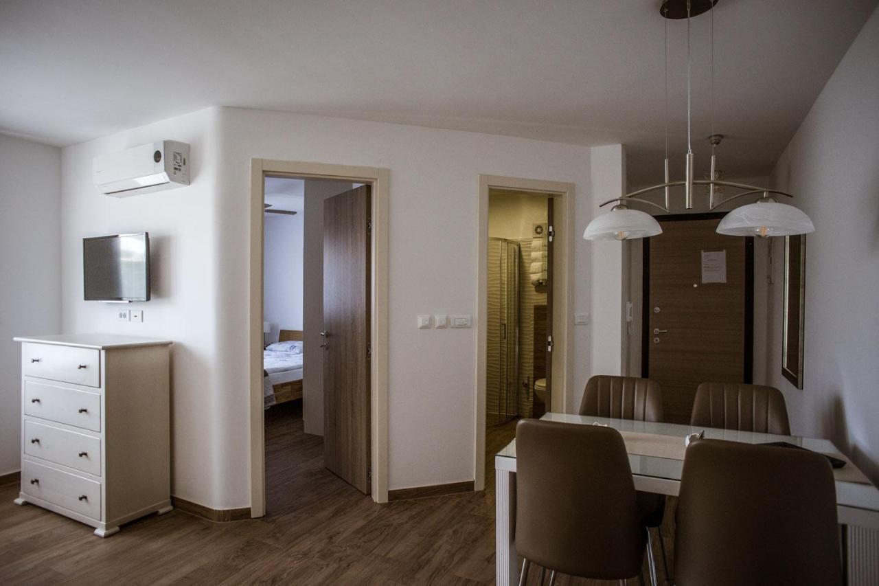 Marco Apartments Fazana Bagian luar foto